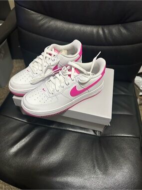 NEW Nike Airforce 1 White Sneakers with Bright Pink Swoosh (Youth 5.5 )Women 7.5